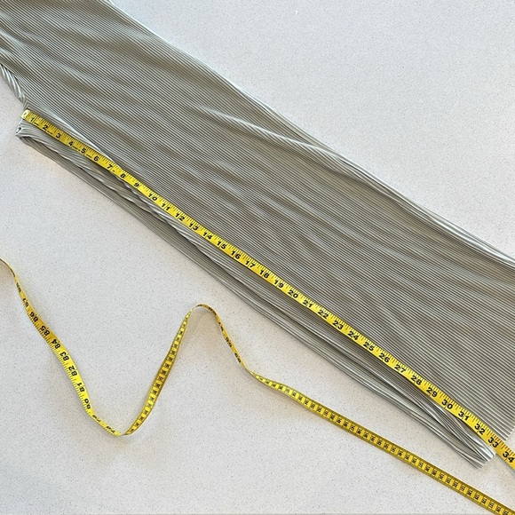 Light Green Pleated Palazzo Pants – Elastic Waist - Size M - Inseam 33” - Picture 10 of 11